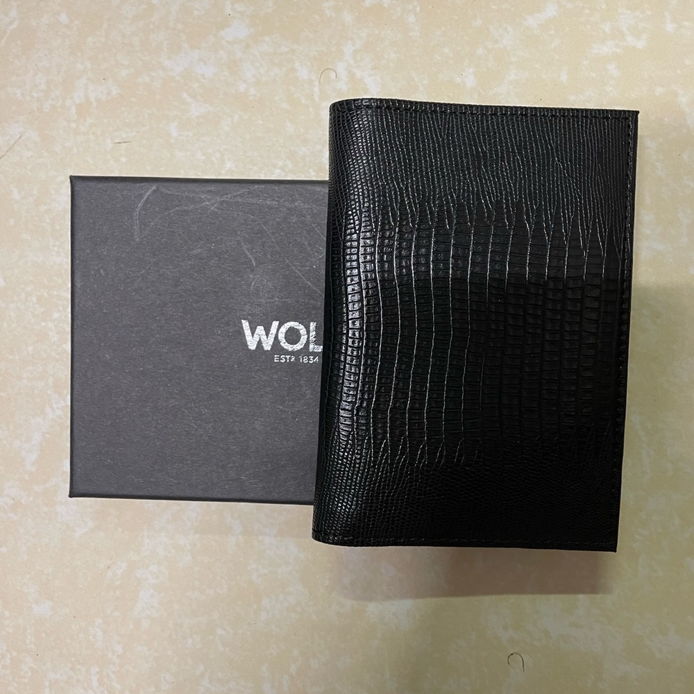 NWT - Lizard Pattern Embossed Passport Holder